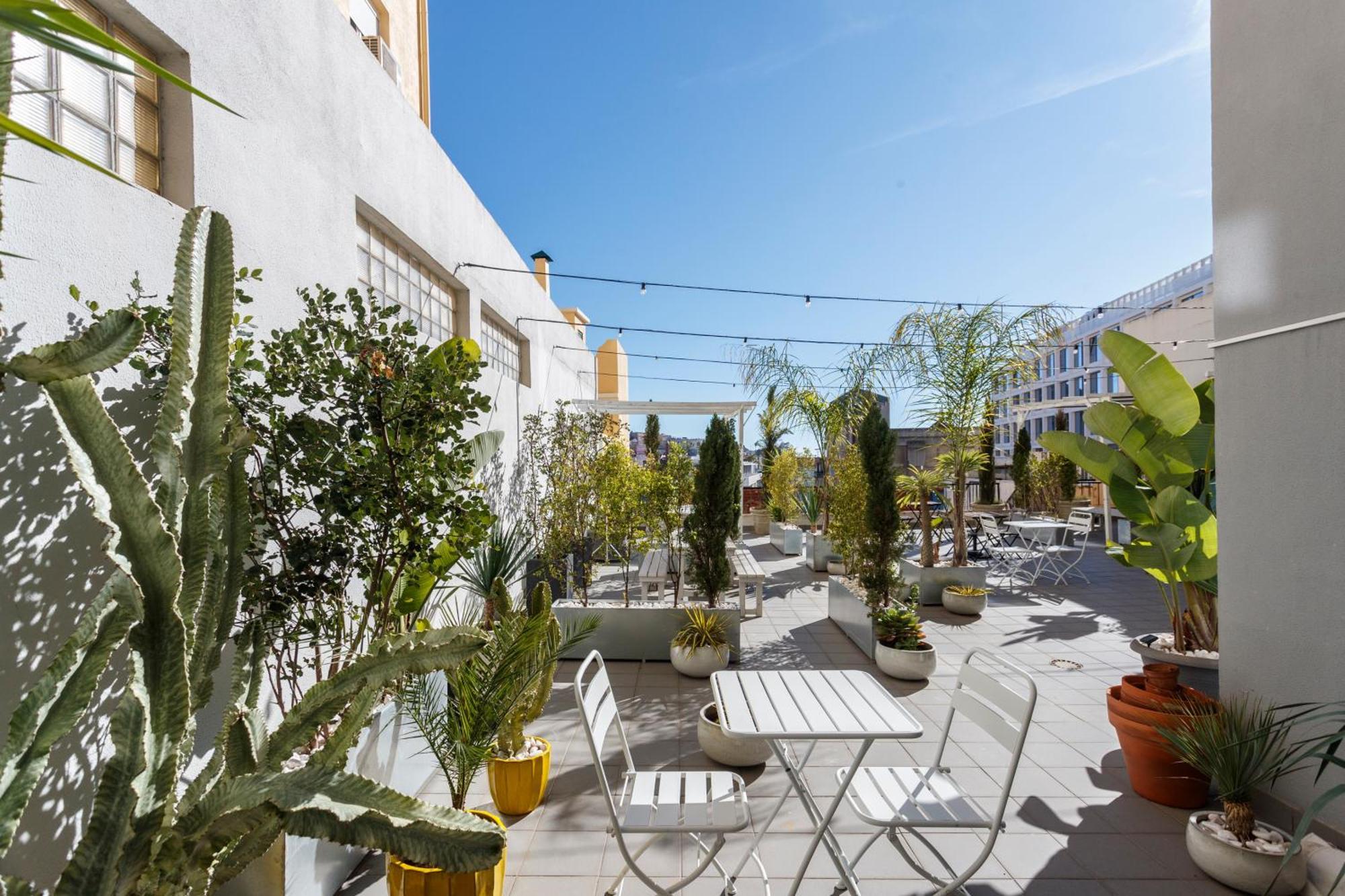 Gin O'Clock In Lisbon - By Misha'S Place 3A Exterior photo